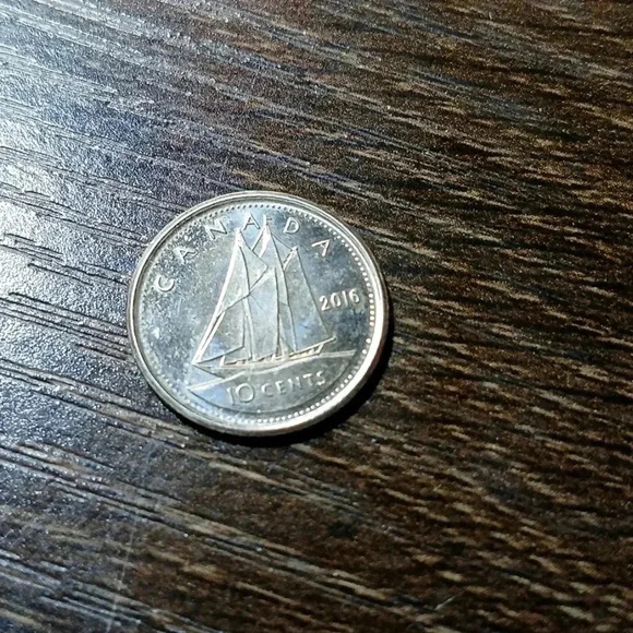 Mint condition..authentic queen Elizabeth dime. Canadian. Collectors choice - Picture 1 of 2